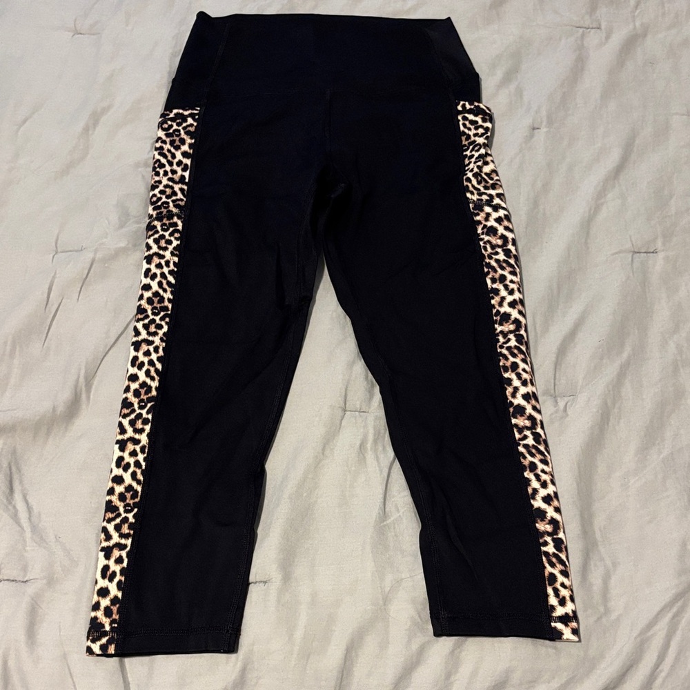 Leopard print workout leggings.